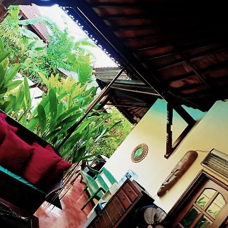 Villa Layang Bulan A Homey Guesthouse For Men Near The Beach In North Kuta Denpasar Esterno foto