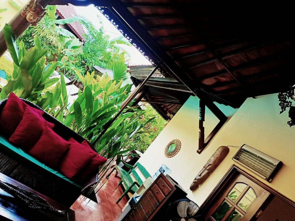 Villa Layang Bulan A Homey Guesthouse For Men Near The Beach In North Kuta Denpasar Esterno foto