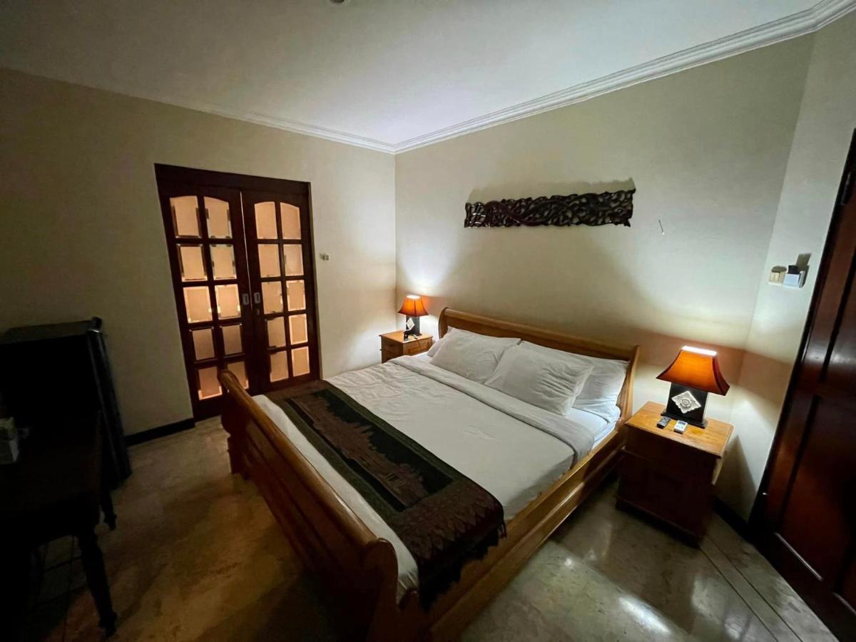 Villa Layang Bulan A Homey Guesthouse For Men Near The Beach In North Kuta Denpasar Esterno foto