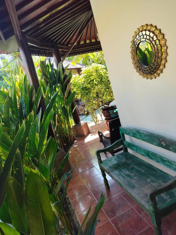 Villa Layang Bulan A Homey Guesthouse For Men Near The Beach In North Kuta Denpasar Esterno foto