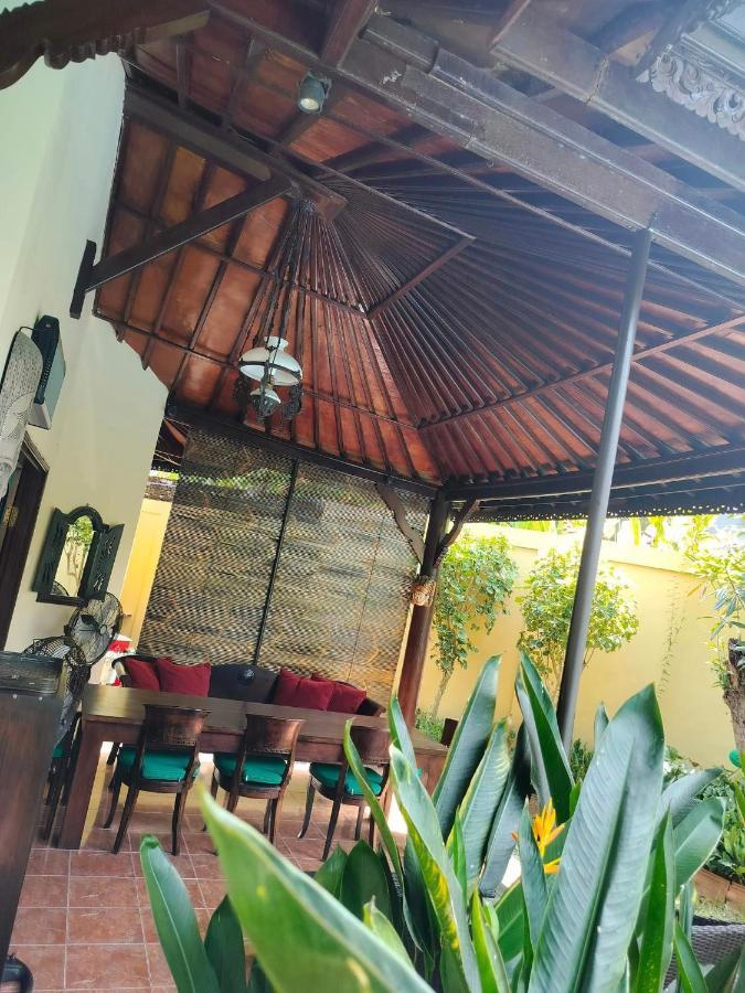 Villa Layang Bulan A Homey Guesthouse For Men Near The Beach In North Kuta Denpasar Esterno foto